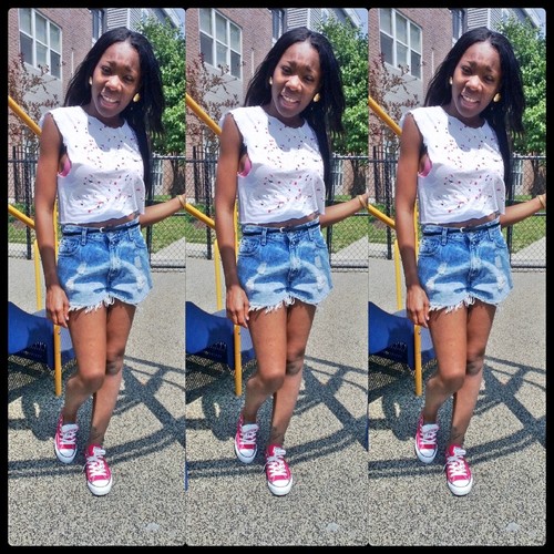 She , her , me a passionate hoola hooper ✌