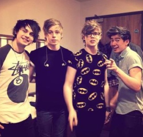 Follow @CliffordKingdom , i follow back!! (: