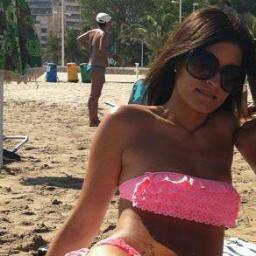 Chica de valencia, 22 años y auxiliar de enfermeria.