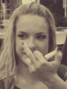 Aprendi que amar não significa estar junto mas sim querer ver a pessoa feliz mesmo com a distancia. @Lua_Blanco