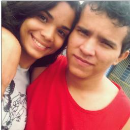 Mãe e esposa. Estou aqui é pra viver, cair, aprender, levantar e seguir em frente.