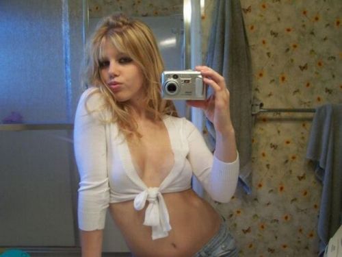 AmeliaAndersonh's profile picture. hope u like what you see ;) click the link if u love poker :)