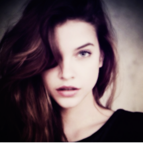 Sono una dei tanti fake di quella grande figona di Barbara Palvin sono Single e motto motto dolce *-* #Bff @PezItaEdwards