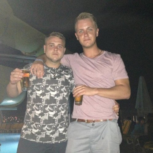 Cackfod's profile picture. i play guitar. i sing. i combine these two and write songs.