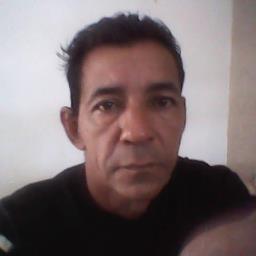 amo viajar passear na praia nos campos  andar de onibus assistir filmes  e ouvir musicas popular braileiras