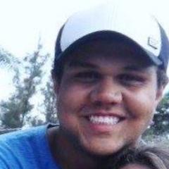Mineiro, 20 anos,  graduando em enfermagem.