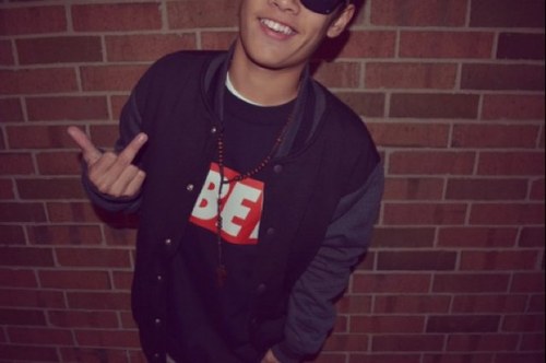 •• Swaggy, Real Life, Love en Obey tweets •• ☆☆☆☆☆ Account •• Maak je TL SWAG ~ NF •• 4 Boys & Girls :) •• Ik tweet over Realiteit... •• Op naar de 150 :) ••