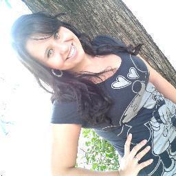 sou akela k esta sempre de bem com a vidaa , e com o enorme sorriso no rostoo com as pessoas que kerem me ver bem *--*