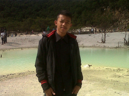 anggirusdini's profile picture. ALONE HAPPY