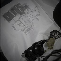 DNS Crew es un grupo formado en 2011 por tres MCs y un DJ / Nato, Sr Del Bombo , Doc Luka y Carlos Arribas Aka 4:20