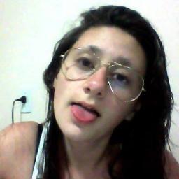 Eu sou assim, meio certa, meio errada. Penso muito, falo muito. Talvez seja personalidade ou pirraça. Não adianta, eu sou assim. Muitos não me entendem...