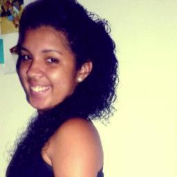“Valorize quem te ama, esses sim merecem seu respeito. Quanto ao resto, bom... ninguém nunca precisou de restos para ser feliz.”
