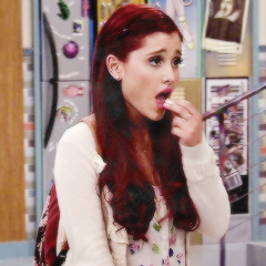 ✿ I was born on ❝27/03/99❞
 @ArianaGrande followed me & tweet 
    { 15 /01/13/ } @MirandaCosgrove followed me
 { 07/07/13}✿
 http://t.co/bhXq1TMx53