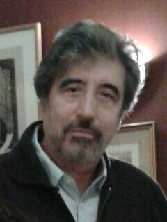 Escribe habitualmente sobre filosofía y es profesor en postgrado de la UNA.