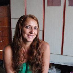 amo a Deus minhas filhas e meu marido e a minha vida