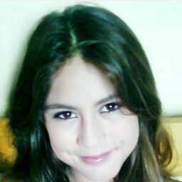 NaO SoU A MaIs bOnItA NeM TeNhO O MaIs lInDo sOrRiSo. Eu nÃo mE PaReÇo cOm a bArBiE E NãO TeNhO ToDoS Os iDeAiS De bElEzA, eU SoNhO AcOrDaDa e cHoRo sEm rAzÃo..