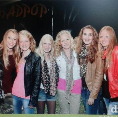 16years// handball// Con Zelo B1//                            love my friends and family ♥//                                         Trinitas College// Waarland