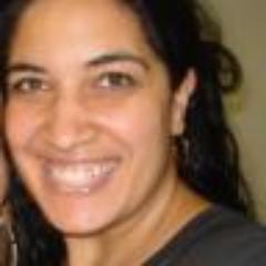 Mãe de 3 meninos lindos, Produtora de eventos, esposa, amiga, divertida, doida, faladeira, sonhadora rsrsrs essa acho que sou eu !!!!