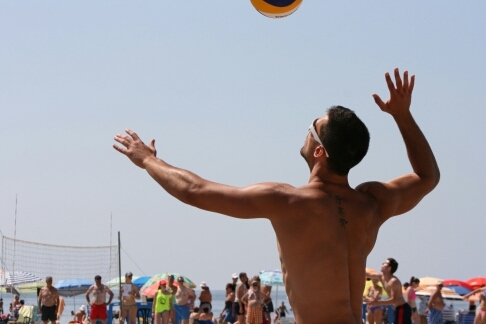 Jugador de voley playa de la Universidad de Alicante ''Vive al limite de tus posibilidades''