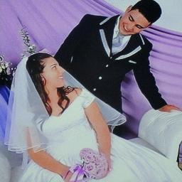 Mãe, mulher, amiga... e  ADORADORA ..... Amo minha família, amigos e com certeza acima de tudo amo a DEUS!!!!
