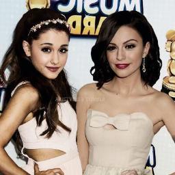 FOLLOW ME in @galaxyrauhls PLEASE, I follow back, just ask me :). TYSM GUYS.