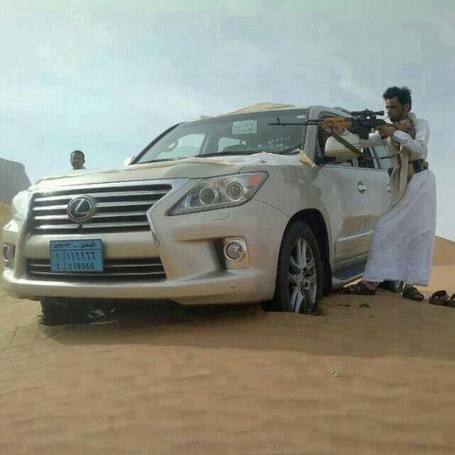 ‏إذا ابتسمت في وجه أحدهم،، فاعلم بأنك طرقت باب قلبه،، أما إذا ابتسم،، فاعلم بأنك دخلت!