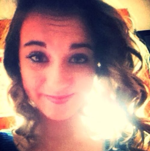This is my backup twitter acount follow my other one @victoriajsoares