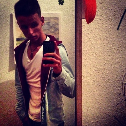 'welcome :) -Berlin -17 years old,, I always look forward to new follower's , thanks - Yan. 
http://t.co/ILrHsKDJ - Jan Em