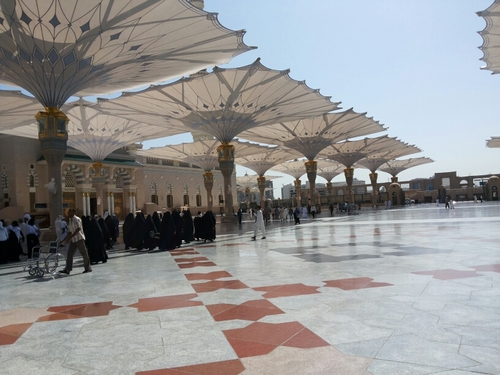 اللهم اعز الاسلام والمسلمين واذل الشرك والمشركين ودمر اعدائك اعداء الدين كائنا من كان