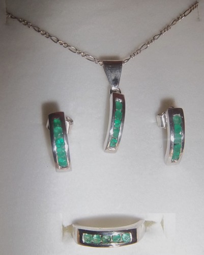 Elaboramos todo tipo de joyas en Oro de 18k y Plata Ley 950 con ESMERALDAS, para toda ocasión. Visitanos en Facebook: Raos Joyería