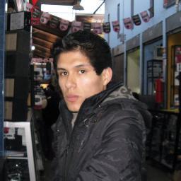 Profesional de diseño gráfico y egresado de la carrera de Administración & Marketing en la Universidad Privada del Norte (UPN)