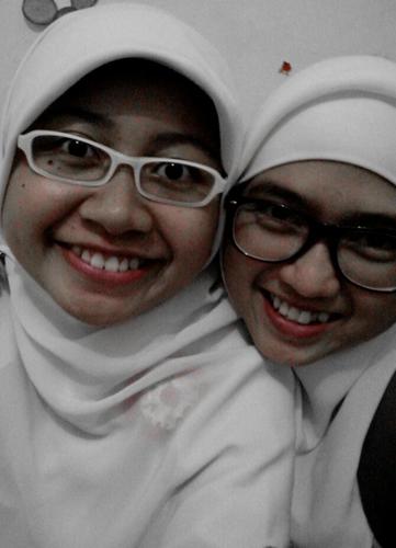 Medical laboratorist | @schonenhijab | heart for Alloh and hand for the other | love eating and laughing