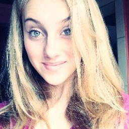Eu escrevi teu nome em todos os versos e, mesmo que ninguém veja,qualquer trecho que fale de amor é sobre nós .*------*