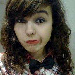 Heey !!  I'm yasmine and I LOVE south  korea 3  l'm 19  you  can follow me or not . 

  ^_^