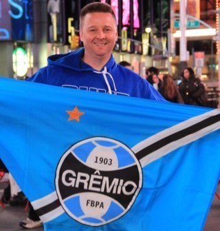 Publicitário, gremista, apaixonado pela família e em(a)preendendo.