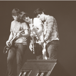 Não é numa Bio qe eu vou conseguir descrever o A-M-O-R qe sinto por esses meninos , nem o orgulho deles ! Since:05/03/10 ! Siga Também: @OrgamosDo1D~@Sttefanii