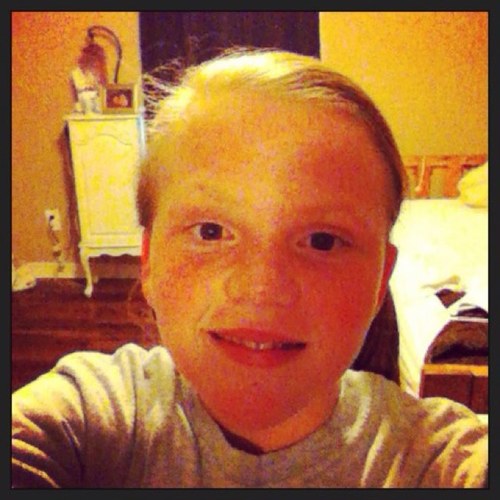 I love u!!selena Gomez ur my roll model !! Txt me any time !!$$$;)