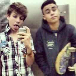 Existe meninos mais perfeitos que esses dois?!?