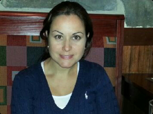 Mujer, soñadora, emprendedora, valiente, de espiritu libre, hija, madre, hermana, amiga, esposa y en constante crecimiento.