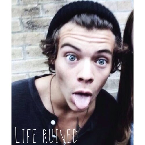 PLEASE FOLLOW @madeedawn BECAUSE SHE GAVE YOU A FREE FOLLOW AND ILYSM JUST ASK FOR A FOLLOW BACK ON PERSONAL.