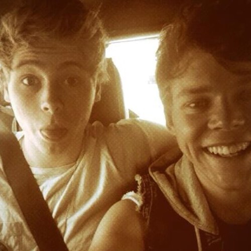 |one direction||Janoskions||jusin||demi||ariana||5SoS||! Luke brooks,niall horan,harry styles, and all of 5SoS cause they are all sexy!