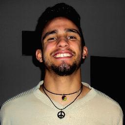 Autoproclamado artista aunque disfrazado de ingeniero, Inventor de la teoría de la Relatividad, dueño de mi creatividad e indefinida mi inspiracion...