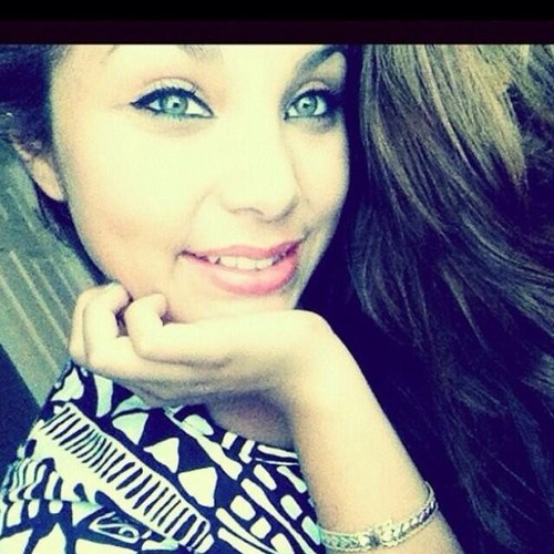 Avaney  | 17 | Cali ✌ | VHS | Follow