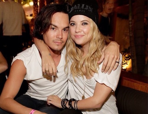 Well Haleb Shippers you found the right place to be! Haleb Army brings you some pretty awesome pics, Tweets and lots more about ur 2 fav Ashley and Tyler!