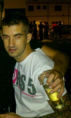 y la vida sigue y sigue y yo tras de ella huyo siempre...;)