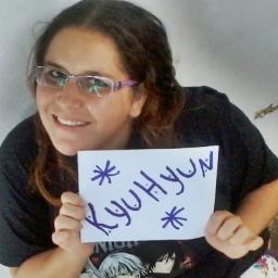 Amo o Kyuhyun, gosto de comer... Ta bom gosto muuito de comer e a minha melhor amiga é @LuanaBrbara1 :D e ela tb gosta de comer ¬¬ e eu não sei pq disse isso...
