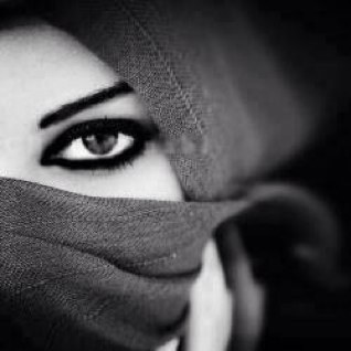 تعجبني الصداقه اكثر من الحب اعشق السفر والهدوء عراقيه وافتخر