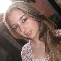 Críticas não me abalam... Eu vivo a vida do jeito que eu quero... E pode ter certeza que eu sou muito feliz...