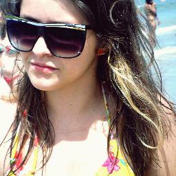 Louca,amiga,chata,simpatica,sentimental,orgulhosa e sincera gostou ? da um follow não vai se arrepender ! //:DD