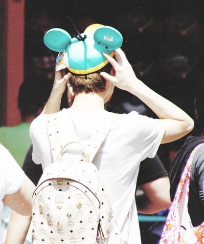 ___0227's profile picture. 뭐,로그아웃이죠 뭐.. 라인은 .011